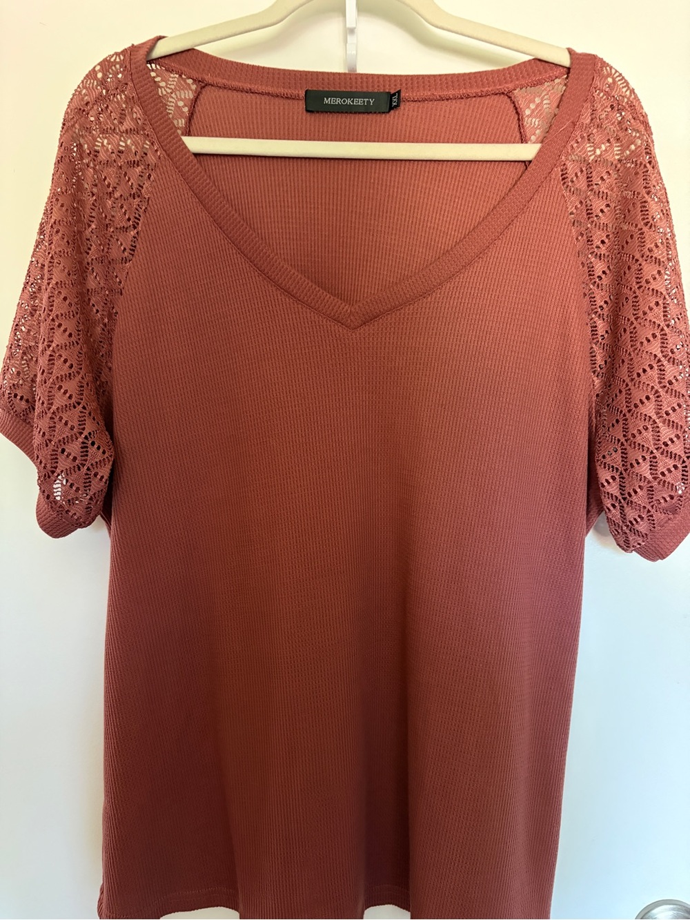Women's V-Neck Lace Sleeve Top - Dusty Rose